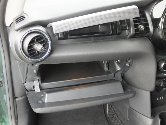 ＭＩＮＩ クーパー　ＫＥＮＷＯＯＤ製前後ドラレコ・ユニオンジャックサイドミラーカバー・ホワイトルーフ・純正１５インチアルミホイール・ロングアンテナ・メッキトランクリッド・ヘッドライトコーティング済み・ＥＴＣ（52枚目）