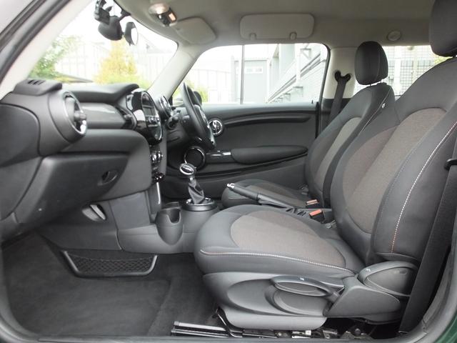 ＭＩＮＩ クーパー　ＫＥＮＷＯＯＤ製前後ドラレコ・ユニオンジャックサイドミラーカバー・ホワイトルーフ・純正１５インチアルミホイール・ロングアンテナ・メッキトランクリッド・ヘッドライトコーティング済み・ＥＴＣ（54枚目）