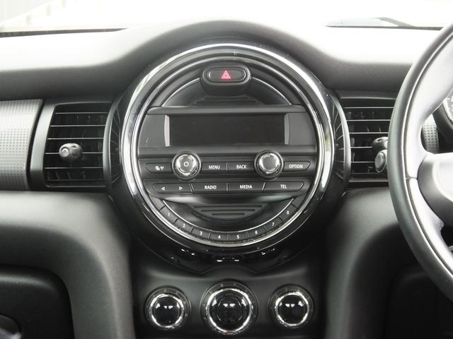 ＭＩＮＩ クーパー　ＫＥＮＷＯＯＤ製前後ドラレコ・ユニオンジャックサイドミラーカバー・ホワイトルーフ・純正１５インチアルミホイール・ロングアンテナ・メッキトランクリッド・ヘッドライトコーティング済み・ＥＴＣ（57枚目）