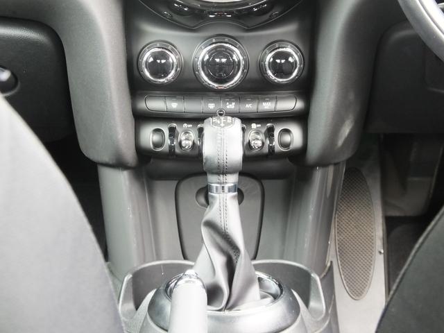 ＭＩＮＩ クーパー　ＫＥＮＷＯＯＤ製前後ドラレコ・ユニオンジャックサイドミラーカバー・ホワイトルーフ・純正１５インチアルミホイール・ロングアンテナ・メッキトランクリッド・ヘッドライトコーティング済み・ＥＴＣ（59枚目）