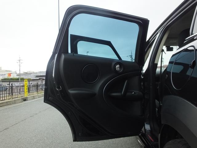 ＭＩＮＩ クーパーＳ　クロスオーバー　ＪＣＷ仕様・６ＭＴ・ＪＣＷフルエアロ・ＪＣＷ１８インチアルミホイール・メッキ部ブラックアウトカスタム・インナーブラックヘッドライト・ブルーステッチシート・可倒式アームレスト・ショートアンテナ・ＥＴＣ（6枚目）