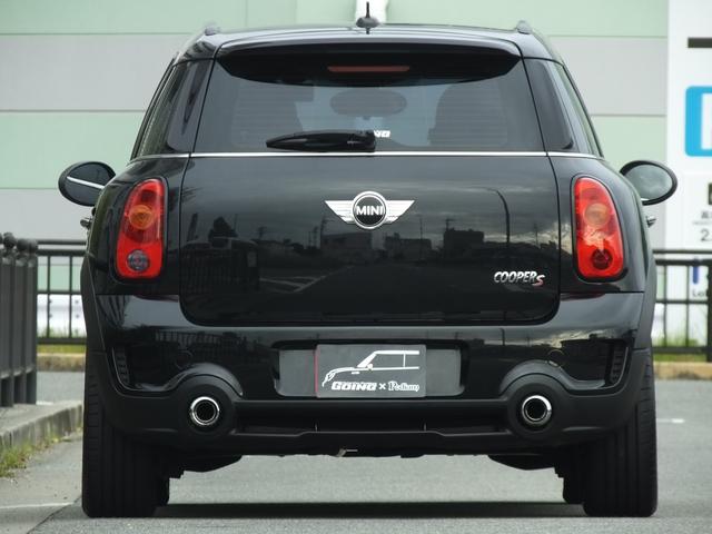 ＭＩＮＩ クーパーＳ　クロスオーバー　ＪＣＷ仕様・６ＭＴ・ＪＣＷフルエアロ・ＪＣＷ１８インチアルミホイール・メッキ部ブラックアウトカスタム・インナーブラックヘッドライト・ブルーステッチシート・可倒式アームレスト・ショートアンテナ・ＥＴＣ（8枚目）