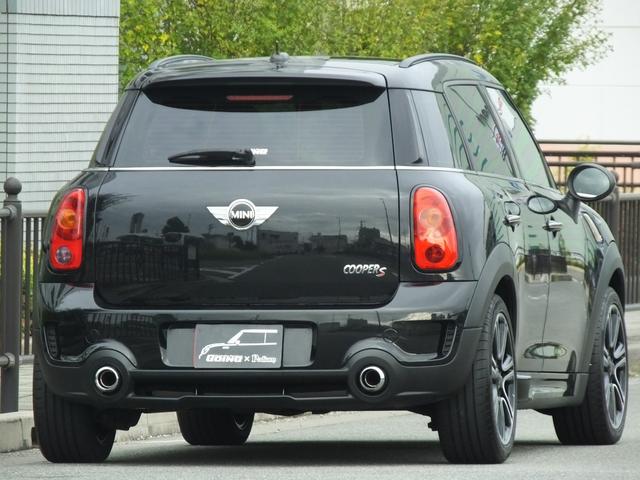 ＭＩＮＩ クーパーＳ　クロスオーバー　ＪＣＷ仕様・６ＭＴ・ＪＣＷフルエアロ・ＪＣＷ１８インチアルミホイール・メッキ部ブラックアウトカスタム・インナーブラックヘッドライト・ブルーステッチシート・可倒式アームレスト・ショートアンテナ・ＥＴＣ（9枚目）