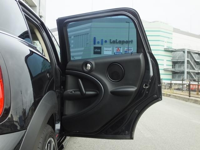 ＭＩＮＩ クーパーＳ　クロスオーバー　ＪＣＷ仕様・６ＭＴ・ＪＣＷフルエアロ・ＪＣＷ１８インチアルミホイール・メッキ部ブラックアウトカスタム・インナーブラックヘッドライト・ブルーステッチシート・可倒式アームレスト・ショートアンテナ・ＥＴＣ（14枚目）