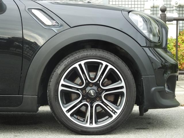 ＭＩＮＩ クーパーＳ　クロスオーバー　ＪＣＷ仕様・６ＭＴ・ＪＣＷフルエアロ・ＪＣＷ１８インチアルミホイール・メッキ部ブラックアウトカスタム・インナーブラックヘッドライト・ブルーステッチシート・可倒式アームレスト・ショートアンテナ・ＥＴＣ（17枚目）