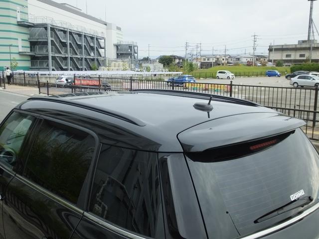 ＭＩＮＩ クーパーＳ　クロスオーバー　ＪＣＷ仕様・６ＭＴ・ＪＣＷフルエアロ・ＪＣＷ１８インチアルミホイール・メッキ部ブラックアウトカスタム・インナーブラックヘッドライト・ブルーステッチシート・可倒式アームレスト・ショートアンテナ・ＥＴＣ（19枚目）