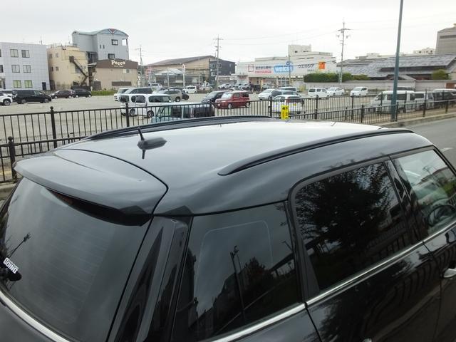 ＭＩＮＩ クーパーＳ　クロスオーバー　ＪＣＷ仕様・６ＭＴ・ＪＣＷフルエアロ・ＪＣＷ１８インチアルミホイール・メッキ部ブラックアウトカスタム・インナーブラックヘッドライト・ブルーステッチシート・可倒式アームレスト・ショートアンテナ・ＥＴＣ（23枚目）