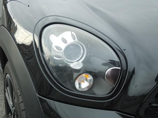 ＭＩＮＩ クーパーＳ　クロスオーバー　ＪＣＷ仕様・６ＭＴ・ＪＣＷフルエアロ・ＪＣＷ１８インチアルミホイール・メッキ部ブラックアウトカスタム・インナーブラックヘッドライト・ブルーステッチシート・可倒式アームレスト・ショートアンテナ・ＥＴＣ（26枚目）