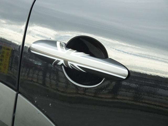 ＭＩＮＩ クーパーＳ　クロスオーバー　ＪＣＷ仕様・６ＭＴ・ＪＣＷフルエアロ・ＪＣＷ１８インチアルミホイール・メッキ部ブラックアウトカスタム・インナーブラックヘッドライト・ブルーステッチシート・可倒式アームレスト・ショートアンテナ・ＥＴＣ（29枚目）