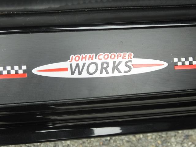ＭＩＮＩ クーパーＳ　クロスオーバー　ＪＣＷ仕様・６ＭＴ・ＪＣＷフルエアロ・ＪＣＷ１８インチアルミホイール・メッキ部ブラックアウトカスタム・インナーブラックヘッドライト・ブルーステッチシート・可倒式アームレスト・ショートアンテナ・ＥＴＣ（31枚目）