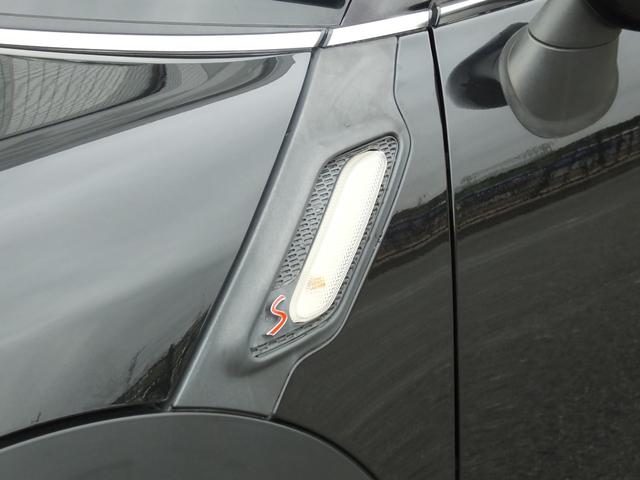 ＭＩＮＩ クーパーＳ　クロスオーバー　ＪＣＷ仕様・６ＭＴ・ＪＣＷフルエアロ・ＪＣＷ１８インチアルミホイール・メッキ部ブラックアウトカスタム・インナーブラックヘッドライト・ブルーステッチシート・可倒式アームレスト・ショートアンテナ・ＥＴＣ（35枚目）