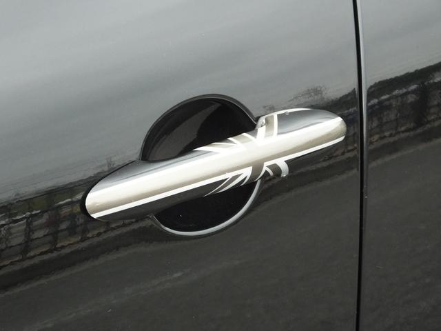 ＭＩＮＩ クーパーＳ　クロスオーバー　ＪＣＷ仕様・６ＭＴ・ＪＣＷフルエアロ・ＪＣＷ１８インチアルミホイール・メッキ部ブラックアウトカスタム・インナーブラックヘッドライト・ブルーステッチシート・可倒式アームレスト・ショートアンテナ・ＥＴＣ（37枚目）