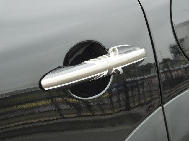 ＭＩＮＩ クーパーＳ　クロスオーバー　ＪＣＷ仕様・６ＭＴ・ＪＣＷフルエアロ・ＪＣＷ１８インチアルミホイール・メッキ部ブラックアウトカスタム・インナーブラックヘッドライト・ブルーステッチシート・可倒式アームレスト・ショートアンテナ・ＥＴＣ（38枚目）