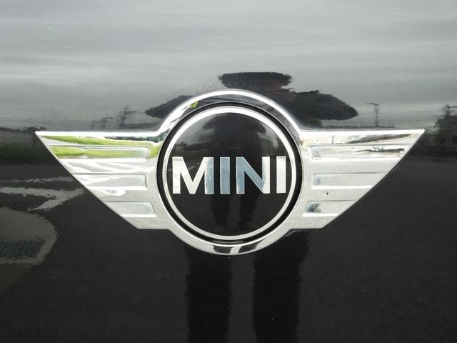 ＭＩＮＩ クーパーＳ　クロスオーバー　ＪＣＷ仕様・６ＭＴ・ＪＣＷフルエアロ・ＪＣＷ１８インチアルミホイール・メッキ部ブラックアウトカスタム・インナーブラックヘッドライト・ブルーステッチシート・可倒式アームレスト・ショートアンテナ・ＥＴＣ（45枚目）