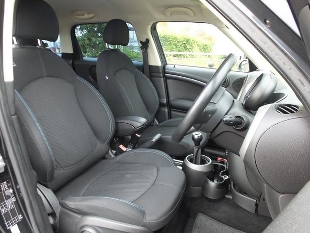 ＭＩＮＩ クーパーＳ　クロスオーバー　ＪＣＷ仕様・６ＭＴ・ＪＣＷフルエアロ・ＪＣＷ１８インチアルミホイール・メッキ部ブラックアウトカスタム・インナーブラックヘッドライト・ブルーステッチシート・可倒式アームレスト・ショートアンテナ・ＥＴＣ（49枚目）