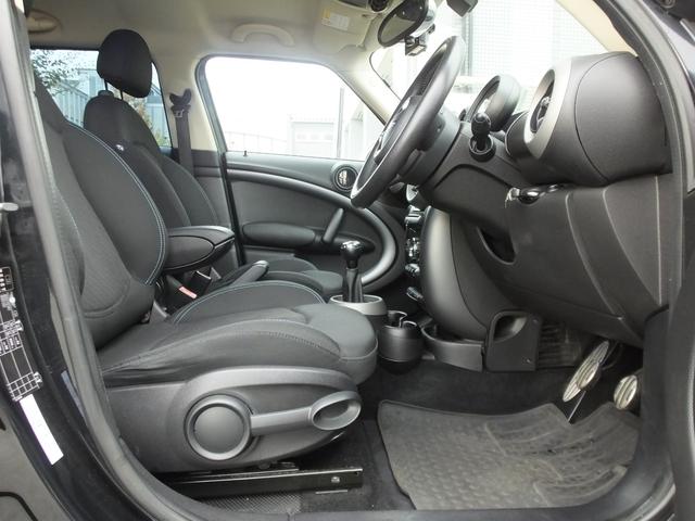 ＭＩＮＩ クーパーＳ　クロスオーバー　ＪＣＷ仕様・６ＭＴ・ＪＣＷフルエアロ・ＪＣＷ１８インチアルミホイール・メッキ部ブラックアウトカスタム・インナーブラックヘッドライト・ブルーステッチシート・可倒式アームレスト・ショートアンテナ・ＥＴＣ（50枚目）