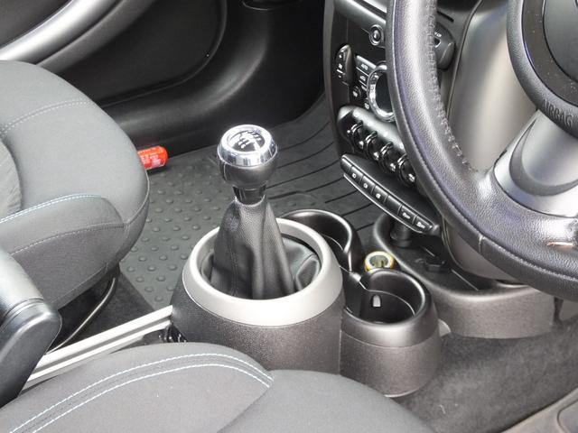 ＭＩＮＩ クーパーＳ　クロスオーバー　ＪＣＷ仕様・６ＭＴ・ＪＣＷフルエアロ・ＪＣＷ１８インチアルミホイール・メッキ部ブラックアウトカスタム・インナーブラックヘッドライト・ブルーステッチシート・可倒式アームレスト・ショートアンテナ・ＥＴＣ（51枚目）