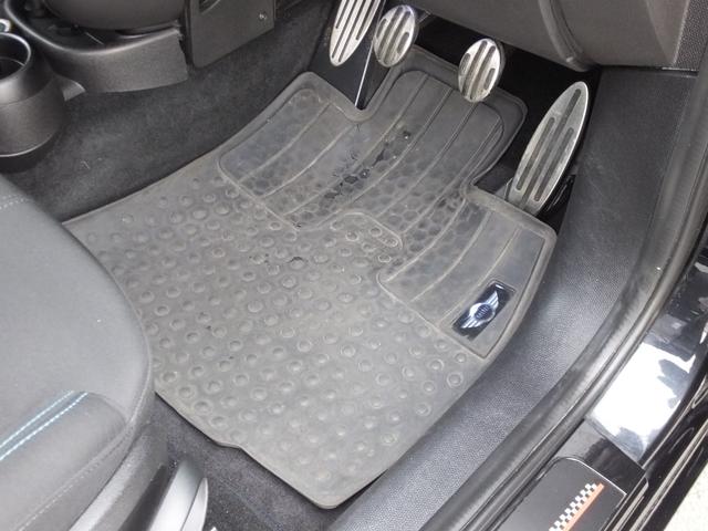 ＭＩＮＩ クーパーＳ　クロスオーバー　ＪＣＷ仕様・６ＭＴ・ＪＣＷフルエアロ・ＪＣＷ１８インチアルミホイール・メッキ部ブラックアウトカスタム・インナーブラックヘッドライト・ブルーステッチシート・可倒式アームレスト・ショートアンテナ・ＥＴＣ（52枚目）