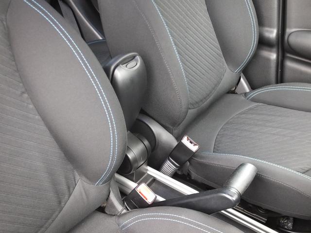 ＭＩＮＩ クーパーＳ　クロスオーバー　ＪＣＷ仕様・６ＭＴ・ＪＣＷフルエアロ・ＪＣＷ１８インチアルミホイール・メッキ部ブラックアウトカスタム・インナーブラックヘッドライト・ブルーステッチシート・可倒式アームレスト・ショートアンテナ・ＥＴＣ（55枚目）
