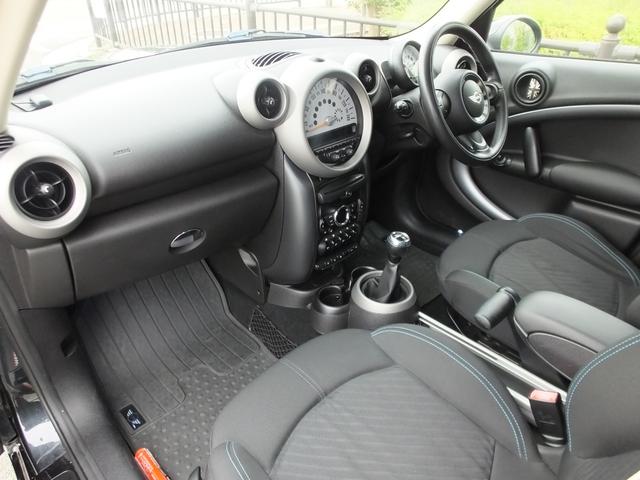 ＭＩＮＩ クーパーＳ　クロスオーバー　ＪＣＷ仕様・６ＭＴ・ＪＣＷフルエアロ・ＪＣＷ１８インチアルミホイール・メッキ部ブラックアウトカスタム・インナーブラックヘッドライト・ブルーステッチシート・可倒式アームレスト・ショートアンテナ・ＥＴＣ（57枚目）