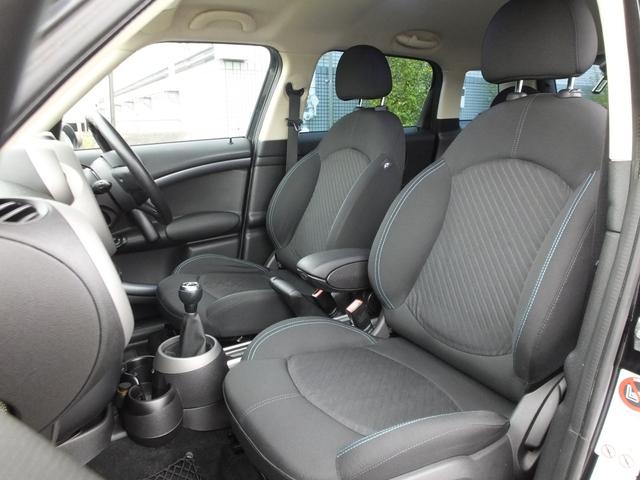 ＭＩＮＩ クーパーＳ　クロスオーバー　ＪＣＷ仕様・６ＭＴ・ＪＣＷフルエアロ・ＪＣＷ１８インチアルミホイール・メッキ部ブラックアウトカスタム・インナーブラックヘッドライト・ブルーステッチシート・可倒式アームレスト・ショートアンテナ・ＥＴＣ（59枚目）