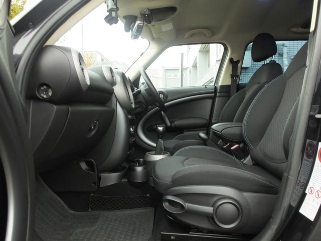 ＭＩＮＩ クーパーＳ　クロスオーバー　ＪＣＷ仕様・６ＭＴ・ＪＣＷフルエアロ・ＪＣＷ１８インチアルミホイール・メッキ部ブラックアウトカスタム・インナーブラックヘッドライト・ブルーステッチシート・可倒式アームレスト・ショートアンテナ・ＥＴＣ（60枚目）