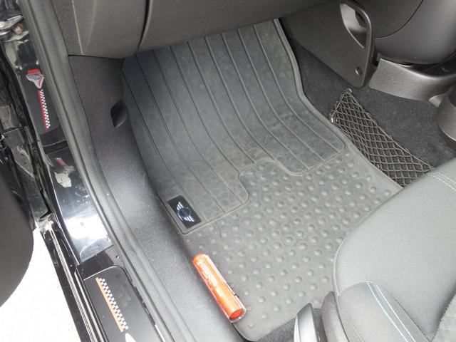 ＭＩＮＩ クーパーＳ　クロスオーバー　ＪＣＷ仕様・６ＭＴ・ＪＣＷフルエアロ・ＪＣＷ１８インチアルミホイール・メッキ部ブラックアウトカスタム・インナーブラックヘッドライト・ブルーステッチシート・可倒式アームレスト・ショートアンテナ・ＥＴＣ（61枚目）