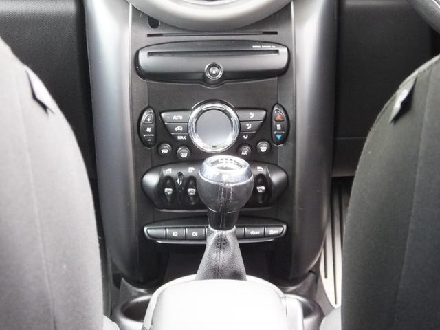 ＭＩＮＩ クーパーＳ　クロスオーバー　ＪＣＷ仕様・６ＭＴ・ＪＣＷフルエアロ・ＪＣＷ１８インチアルミホイール・メッキ部ブラックアウトカスタム・インナーブラックヘッドライト・ブルーステッチシート・可倒式アームレスト・ショートアンテナ・ＥＴＣ（64枚目）