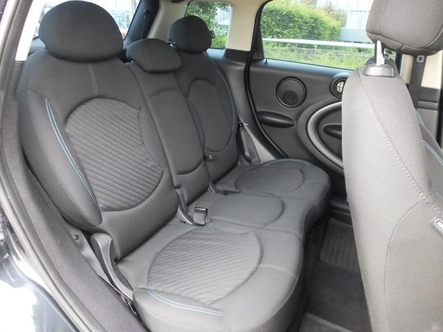 ＭＩＮＩ クーパーＳ　クロスオーバー　ＪＣＷ仕様・６ＭＴ・ＪＣＷフルエアロ・ＪＣＷ１８インチアルミホイール・メッキ部ブラックアウトカスタム・インナーブラックヘッドライト・ブルーステッチシート・可倒式アームレスト・ショートアンテナ・ＥＴＣ（68枚目）