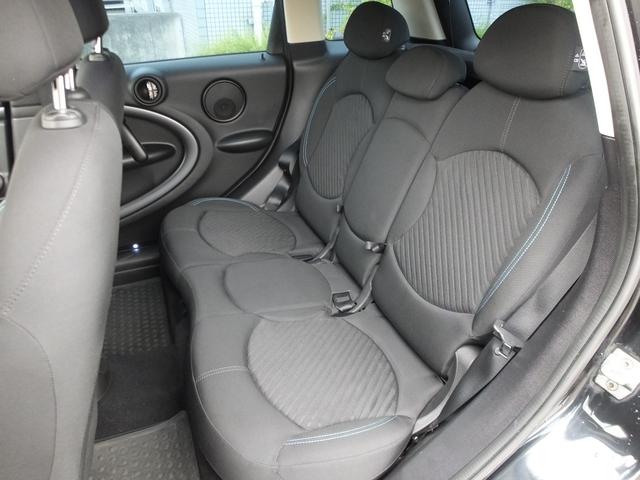 ＭＩＮＩ クーパーＳ　クロスオーバー　ＪＣＷ仕様・６ＭＴ・ＪＣＷフルエアロ・ＪＣＷ１８インチアルミホイール・メッキ部ブラックアウトカスタム・インナーブラックヘッドライト・ブルーステッチシート・可倒式アームレスト・ショートアンテナ・ＥＴＣ（70枚目）