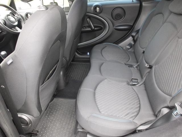 ＭＩＮＩ クーパーＳ　クロスオーバー　ＪＣＷ仕様・６ＭＴ・ＪＣＷフルエアロ・ＪＣＷ１８インチアルミホイール・メッキ部ブラックアウトカスタム・インナーブラックヘッドライト・ブルーステッチシート・可倒式アームレスト・ショートアンテナ・ＥＴＣ（71枚目）