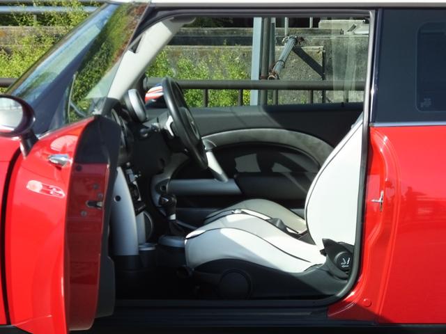 ＭＩＮＩ クーパーＳ　オートマフルオーバーホール済・弊社ユーザー様買取・ＣＡＢＡＮＡ製シートカバー・ＥＣＬＩＰＳフリップアップナビ・バックカメラ・セルスター製前後ドラレコ機能付きデジタルインナーミラー・１７ｉｎＡＷ・ＥＴＣ（4枚目）