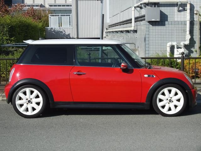 ＭＩＮＩ クーパーＳ　オートマフルオーバーホール済・弊社ユーザー様買取・ＣＡＢＡＮＡ製シートカバー・ＥＣＬＩＰＳフリップアップナビ・バックカメラ・セルスター製前後ドラレコ機能付きデジタルインナーミラー・１７ｉｎＡＷ・ＥＴＣ（9枚目）