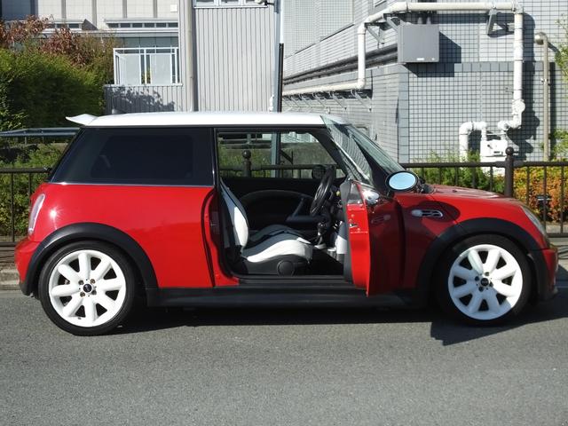 ＭＩＮＩ クーパーＳ　オートマフルオーバーホール済・弊社ユーザー様買取・ＣＡＢＡＮＡ製シートカバー・ＥＣＬＩＰＳフリップアップナビ・バックカメラ・セルスター製前後ドラレコ機能付きデジタルインナーミラー・１７ｉｎＡＷ・ＥＴＣ（10枚目）