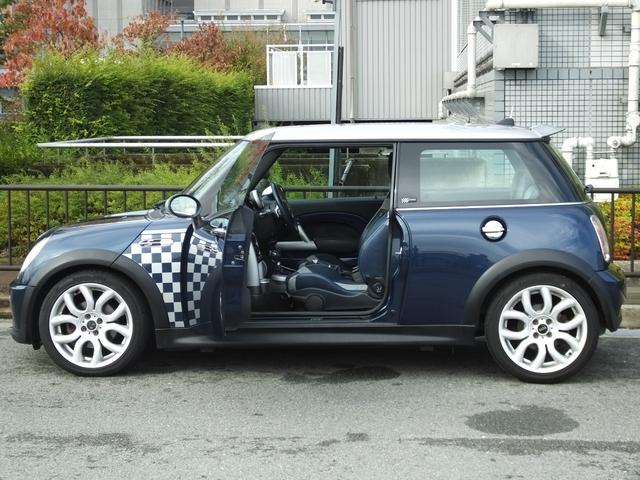 MINI クーパーS チェックメイト 弊社エンドユーザー様車両・特別限定仕様車・専用ボディーカラー・専用ハーフレザーシート・専用インテリアカラー・専用インテリアパネル・専用17インチアルミホイール・ショートアンテナ・ETC(3枚目)