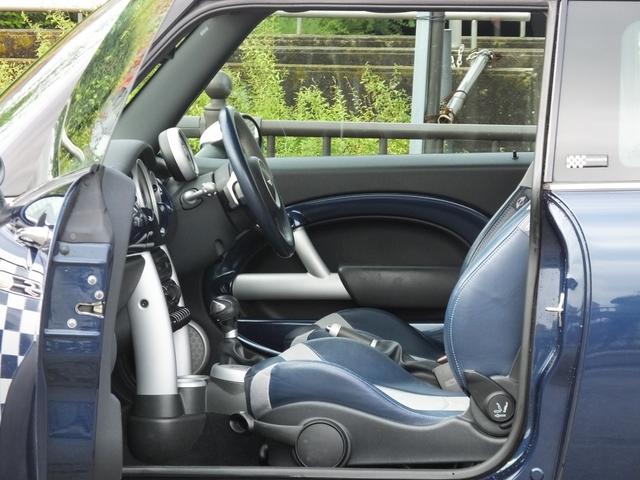 MINI クーパーS チェックメイト 弊社エンドユーザー様車両・特別限定仕様車・専用ボディーカラー・専用ハーフレザーシート・専用インテリアカラー・専用インテリアパネル・専用17インチアルミホイール・ショートアンテナ・ETC(4枚目)