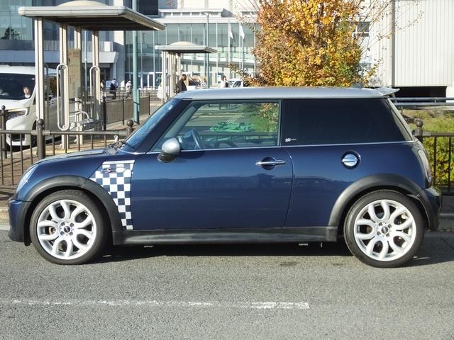 ＭＩＮＩ クーパーＳ　チェックメイト　特別限定仕様車・クロノメーターパッケージ・専用装備品・ｃａｒｒｏｚｚｅｒｉａ製Ｂｌｕｅｔｏｏｔｈ接続対応地デジナビ・バックカメラ・チェッカールームミラーカバー・１７ｉｎＡＷ・ボンネットデカール・ＥＴＣ（2枚目）