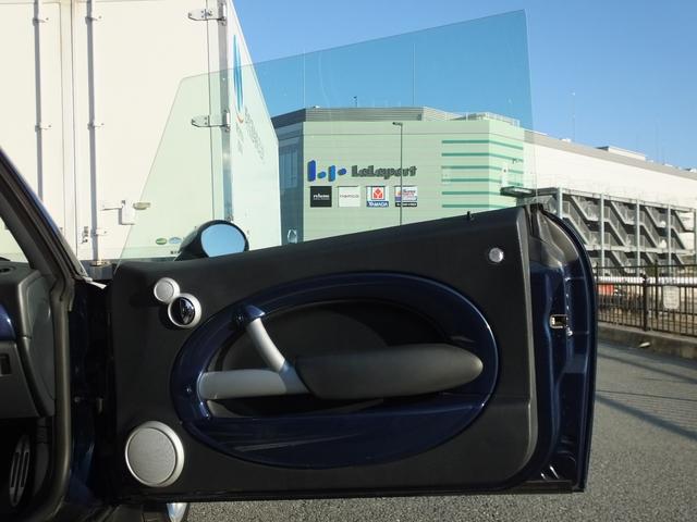 ＭＩＮＩ クーパーＳ　チェックメイト　特別限定仕様車・クロノメーターパッケージ・専用装備品・ｃａｒｒｏｚｚｅｒｉａ製Ｂｌｕｅｔｏｏｔｈ接続対応地デジナビ・バックカメラ・チェッカールームミラーカバー・１７ｉｎＡＷ・ボンネットデカール・ＥＴＣ（11枚目）