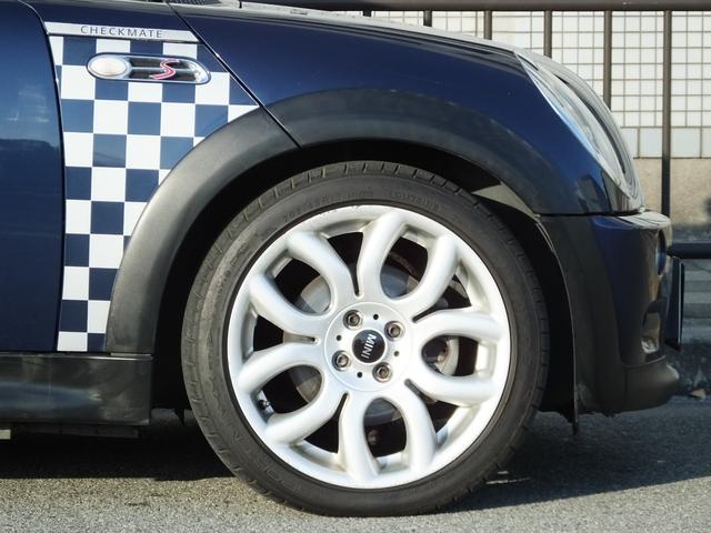 ＭＩＮＩ クーパーＳ　チェックメイト　特別限定仕様車・クロノメーターパッケージ・専用装備品・ｃａｒｒｏｚｚｅｒｉａ製Ｂｌｕｅｔｏｏｔｈ接続対応地デジナビ・バックカメラ・チェッカールームミラーカバー・１７ｉｎＡＷ・ボンネットデカール・ＥＴＣ（14枚目）