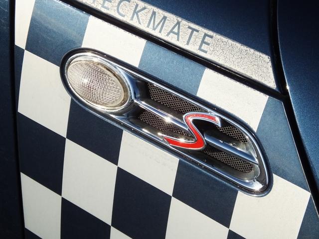 ＭＩＮＩ クーパーＳ　チェックメイト　特別限定仕様車・クロノメーターパッケージ・専用装備品・ｃａｒｒｏｚｚｅｒｉａ製Ｂｌｕｅｔｏｏｔｈ接続対応地デジナビ・バックカメラ・チェッカールームミラーカバー・１７ｉｎＡＷ・ボンネットデカール・ＥＴＣ（27枚目）