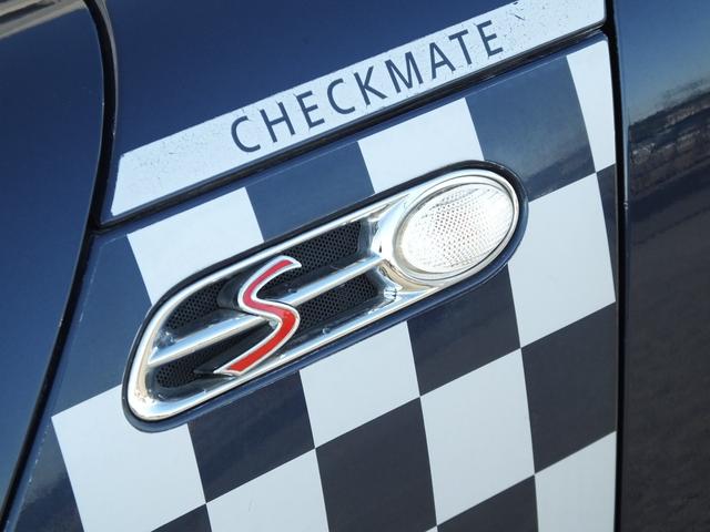 ＭＩＮＩ クーパーＳ　チェックメイト　特別限定仕様車・クロノメーターパッケージ・専用装備品・ｃａｒｒｏｚｚｅｒｉａ製Ｂｌｕｅｔｏｏｔｈ接続対応地デジナビ・バックカメラ・チェッカールームミラーカバー・１７ｉｎＡＷ・ボンネットデカール・ＥＴＣ（38枚目）