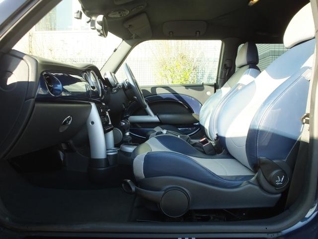 ＭＩＮＩ クーパーＳ　チェックメイト　特別限定仕様車・クロノメーターパッケージ・専用装備品・ｃａｒｒｏｚｚｅｒｉａ製Ｂｌｕｅｔｏｏｔｈ接続対応地デジナビ・バックカメラ・チェッカールームミラーカバー・１７ｉｎＡＷ・ボンネットデカール・ＥＴＣ（63枚目）