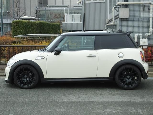 ＭＩＮＩ クーパーＳ　新品ＰＯＤＩＵＭ製ダウンサス・新品ＰＯＤＩＵＭ製フロントリップ・ＢＭＳ製Ｍ７２－Ｇ２　１７インチアルミホイール・ブラックサイドミラーカバー・ショートアンテナ・ボディー同色トランクリッド・ＥＴＣ（3枚目）