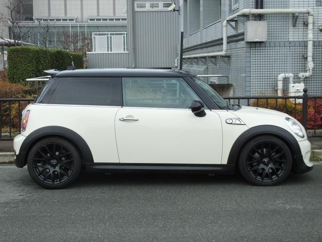ＭＩＮＩ クーパーＳ　新品ＰＯＤＩＵＭ製ダウンサス・新品ＰＯＤＩＵＭ製フロントリップ・ＢＭＳ製Ｍ７２－Ｇ２　１７インチアルミホイール・ブラックサイドミラーカバー・ショートアンテナ・ボディー同色トランクリッド・ＥＴＣ（10枚目）