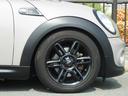 クーパー　ベーカーストリート　弊社ユーザー様買取・特別限定仕様車・専用ボディーカラー・専用装備品・ＰＯＤＩＵＭ製ダウンサス・ブラックヘッドライト＆テールランプリング・可倒式アームレスト・１６ｉｎＡＷ・ショートアンテナ・ＥＴＣ（15枚目）