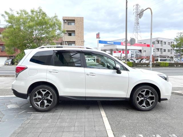 フォレスター Ｓ－リミテッド　４ＷＤ　純正ナビ　バックカメラ　衝突被害軽減システム　レーダークルーズ　禁煙車　ハーフレザーシートス　マートキー　ＬＥＤヘッド　ＥＴＣ　車線逸脱警報　オートライト　オートエアコン　純正１８インチアルミ（19枚目）