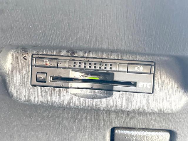 プリウス Ｇ　バックカメラ　禁煙車　ハーフレザーシート　パワーシート　ドラレコ　スマートキー　ＨＩＤヘッド　ビルトインＥＴＣ　クルコン　オートライト　オートエアコン　純正１５インチアルミ　Ｂｌｕｅｔｏｏｔｈ　ＣＤ（7枚目）