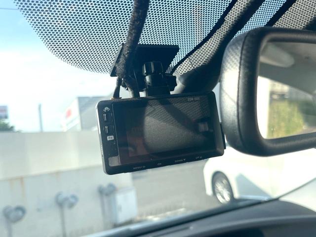 プリウス Ｇ　バックカメラ　禁煙車　ハーフレザーシート　パワーシート　ドラレコ　スマートキー　ＨＩＤヘッド　ビルトインＥＴＣ　クルコン　オートライト　オートエアコン　純正１５インチアルミ　Ｂｌｕｅｔｏｏｔｈ　ＣＤ（8枚目）