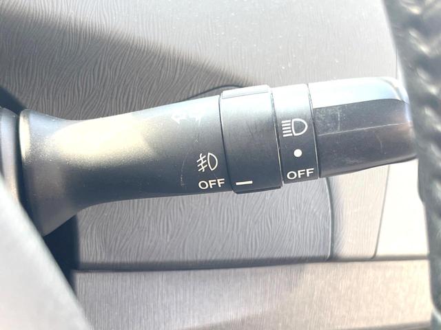 プリウス Ｇ　バックカメラ　禁煙車　ハーフレザーシート　パワーシート　ドラレコ　スマートキー　ＨＩＤヘッド　ビルトインＥＴＣ　クルコン　オートライト　オートエアコン　純正１５インチアルミ　Ｂｌｕｅｔｏｏｔｈ　ＣＤ（42枚目）