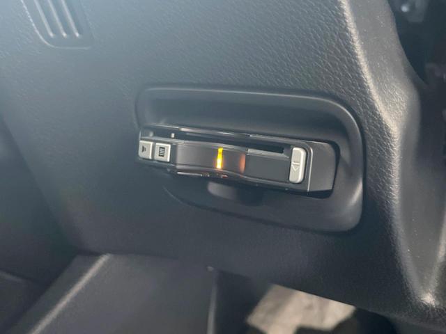 ヴェゼル ハイブリッドＺ　純正ナビ　バックカメラ　クルーズコントロール　シートヒーター　スマートキー　ＥＴＣ　ＬＥＤヘッドライト　純正１７インチアルミホイール　フルセグＴＶ（7枚目）